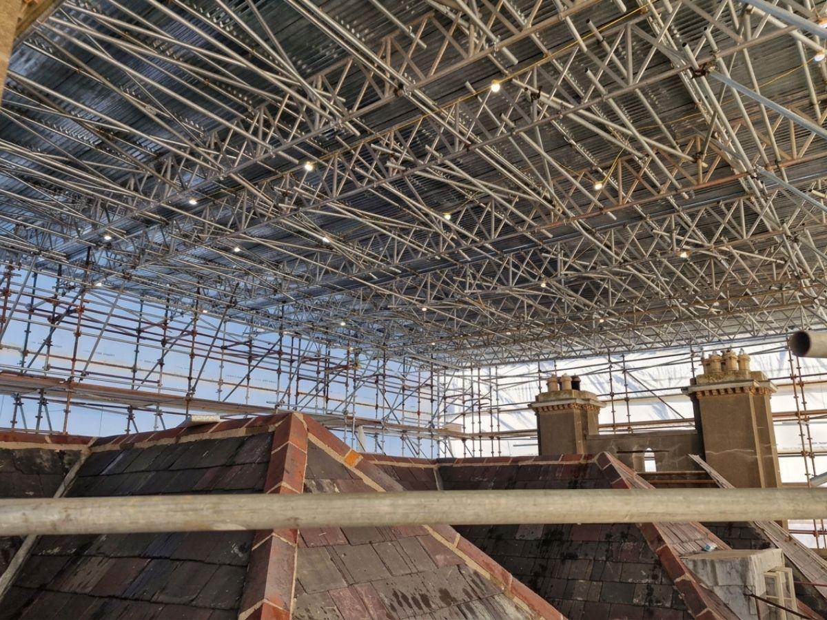 Delta Scaffolding crew erecting scaffold in Dublin